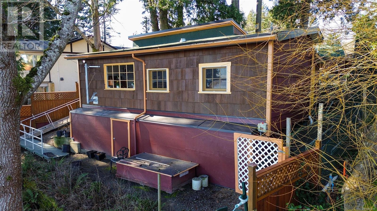 9005 Lochside Dr, North Saanich, British Columbia  V8L 1N1 - Photo 41 - 1002816