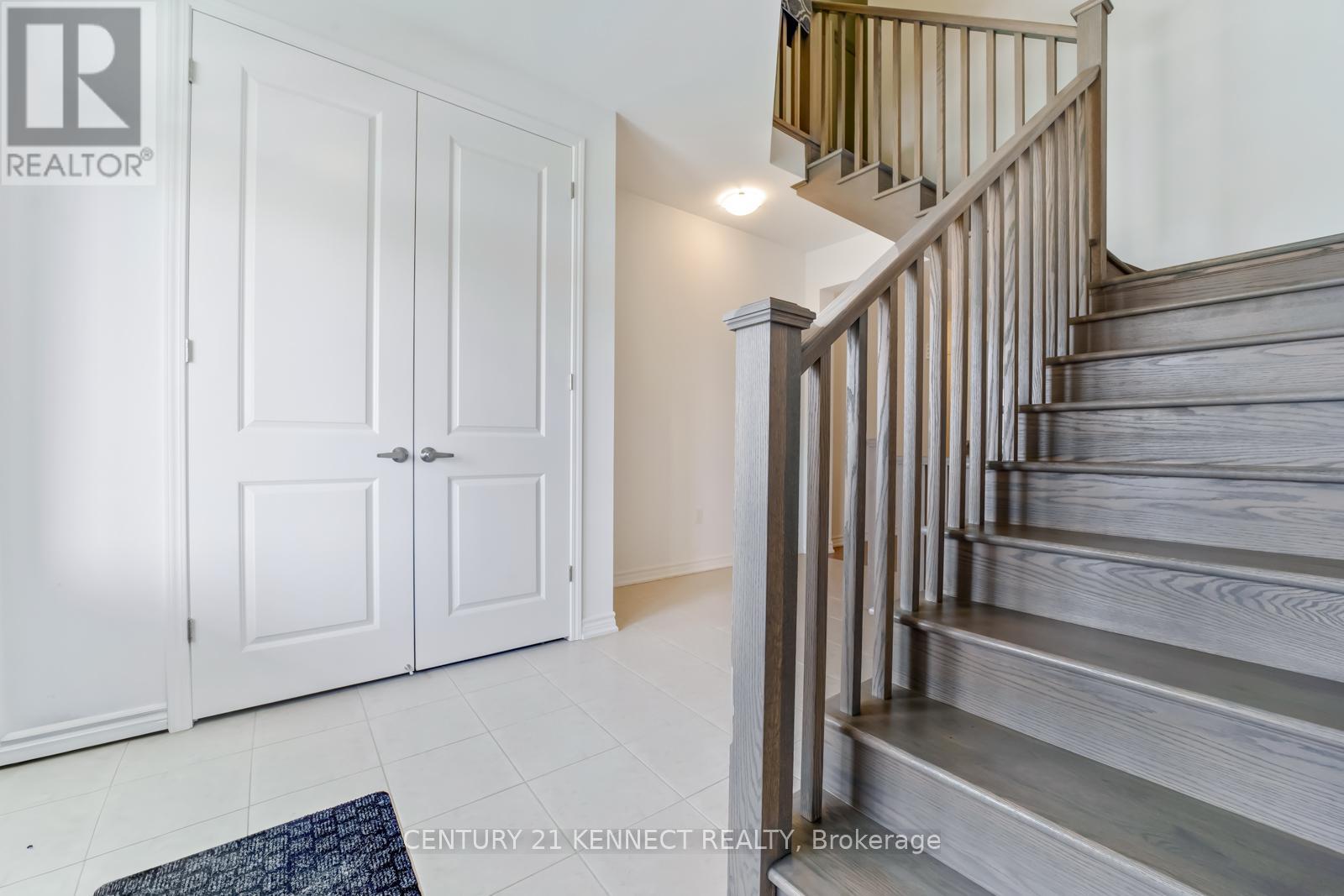390 Madelaine Drive, Barrie, Ontario  L9J 0P4 - Photo 12 - S12219273