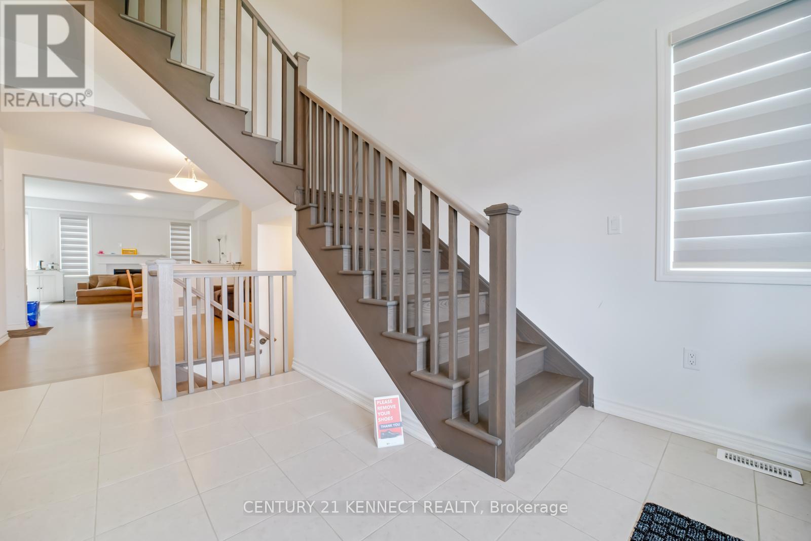 390 Madelaine Drive, Barrie, Ontario  L9J 0P4 - Photo 6 - S12219273