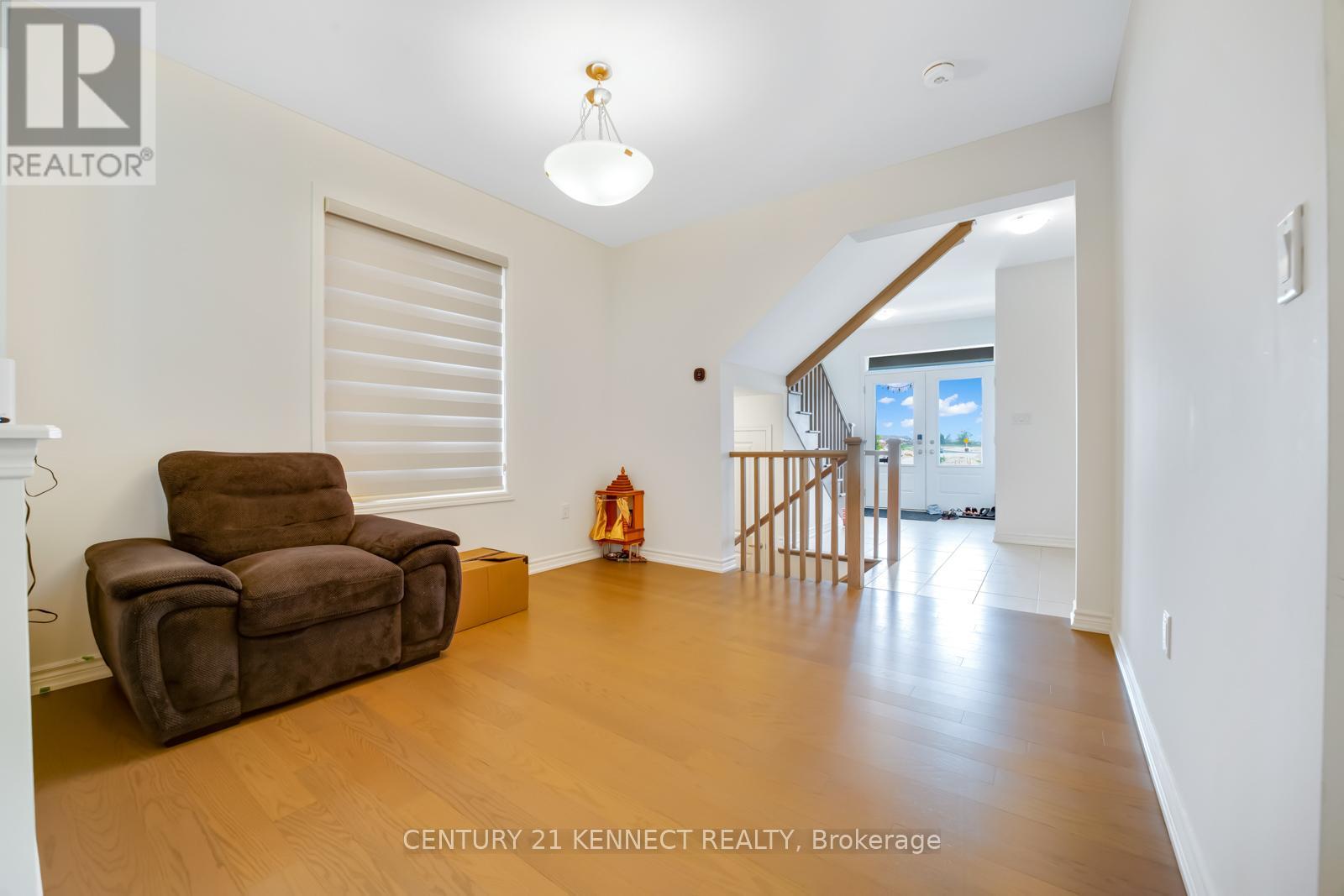 390 Madelaine Drive, Barrie, Ontario  L9J 0P4 - Photo 8 - S12219273