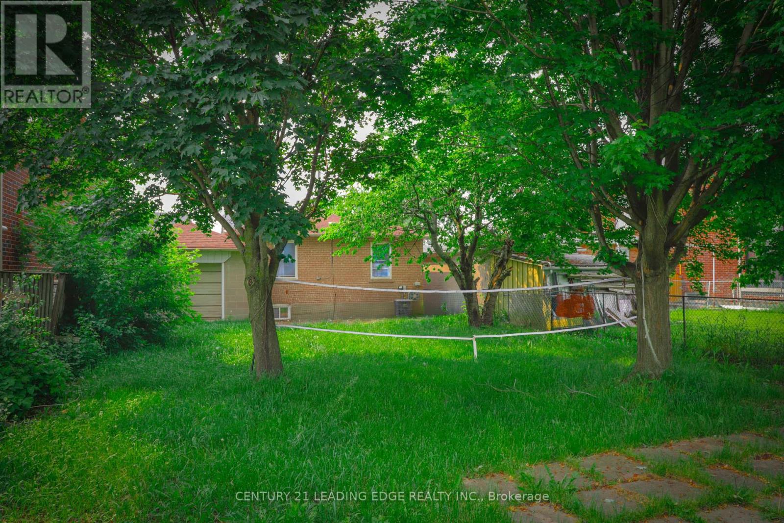 22 Katherine Road, Toronto (Downsview-Roding-Cfb), Ontario  M3K 1H9 - Photo 6 - W12218832