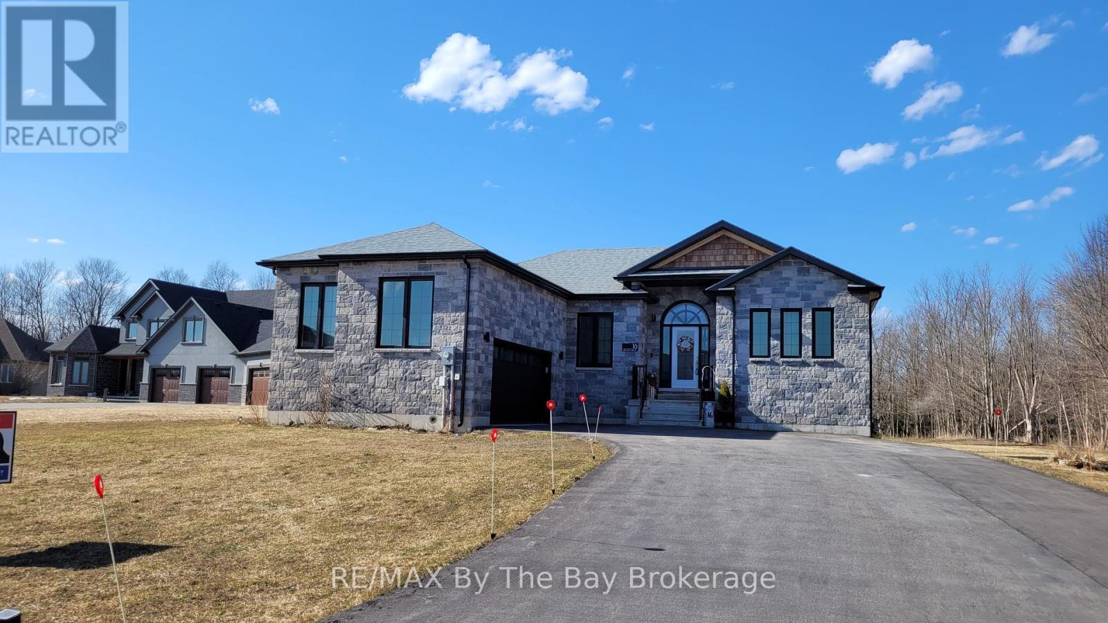16 WALNUT DRIVE, Wasaga Beach, Ontario