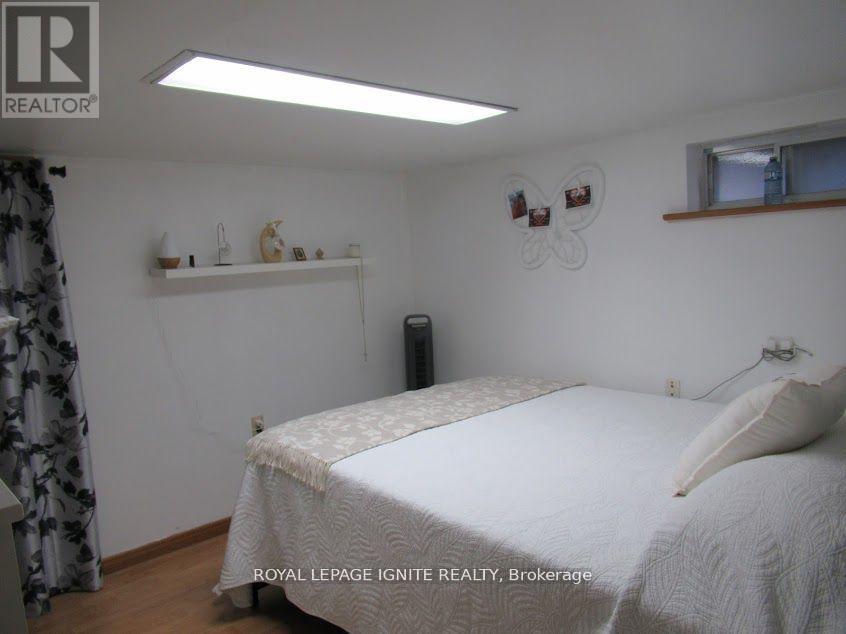 12 Stephen Drive, Toronto (Stonegate-Queensway), Ontario  M8Y 3M5 - Photo 12 - W12219182