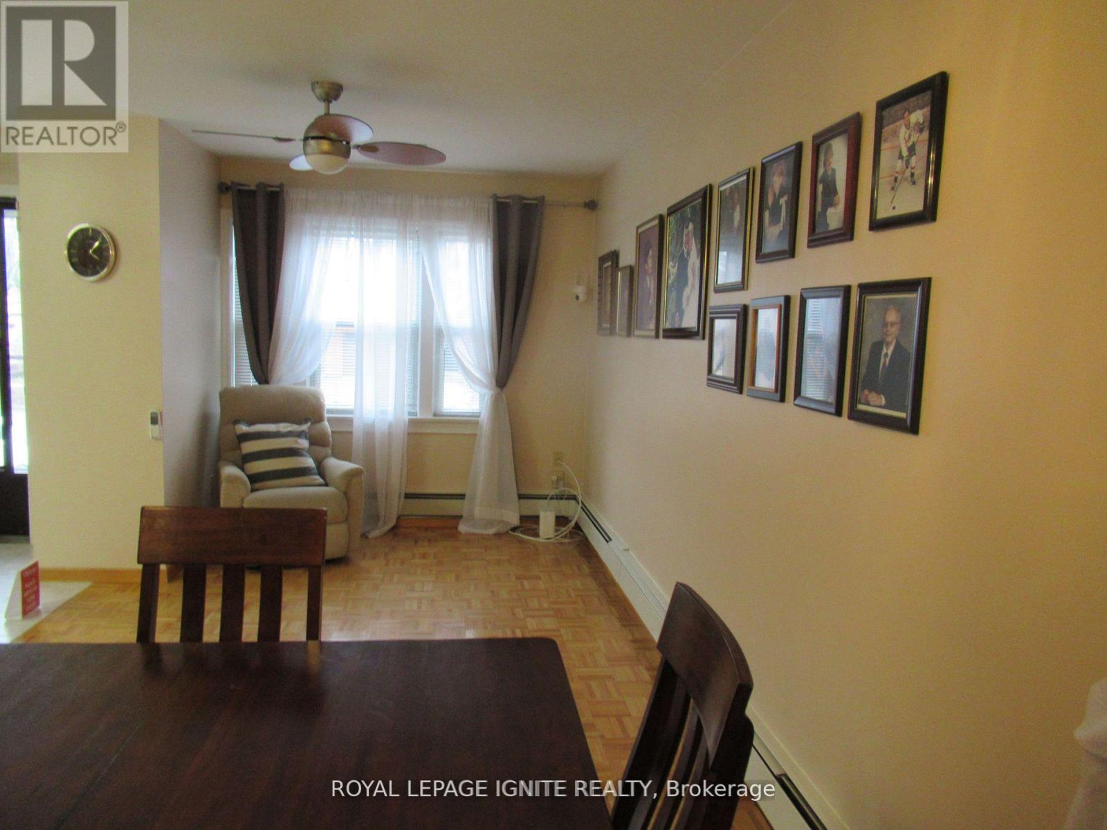 12 Stephen Drive, Toronto (Stonegate-Queensway), Ontario  M8Y 3M5 - Photo 5 - W12219182