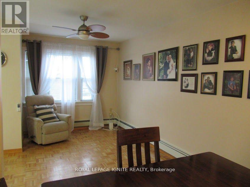 12 Stephen Drive, Toronto (Stonegate-Queensway), Ontario  M8Y 3M5 - Photo 6 - W12219182