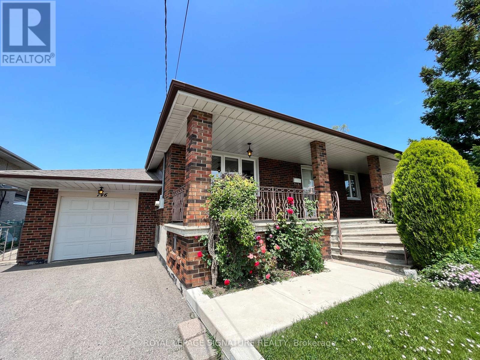 746 GLENGROVE AVENUE, Toronto, Ontario