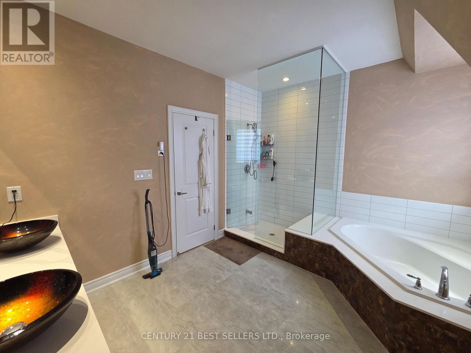 76 - 1812 Burnhamthorpe Road E, Mississauga (Applewood), Ontario  L4X 0A3 - Photo 17 - W12219281