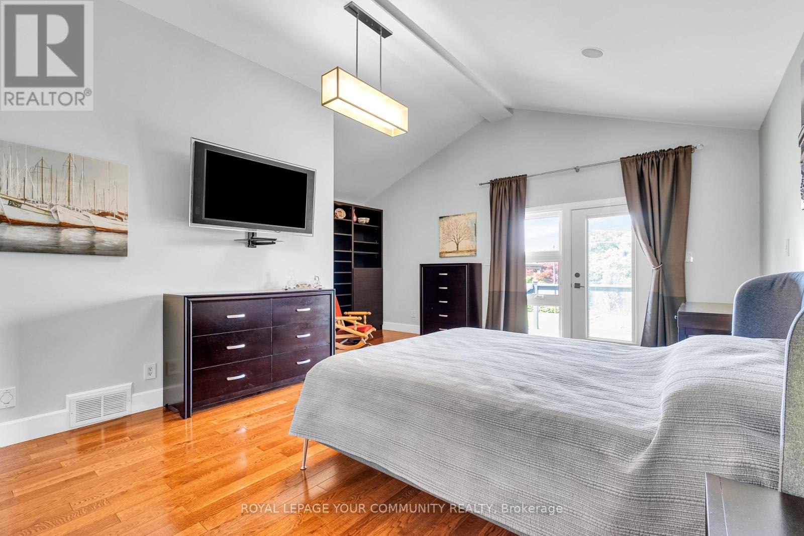 10 Connie Street, Toronto, Ontario  M6L 2J1 - Photo 8 - W12219369