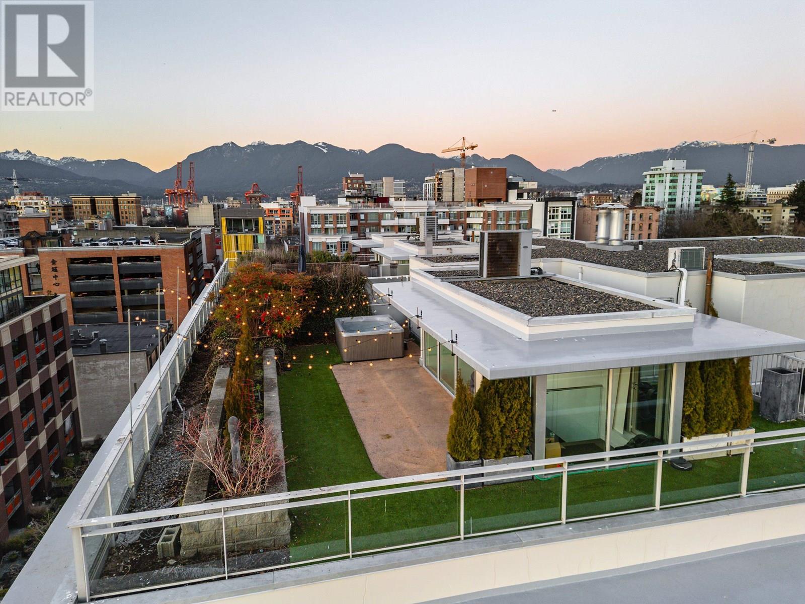 801 221 UNION STREET, Vancouver, British Columbia