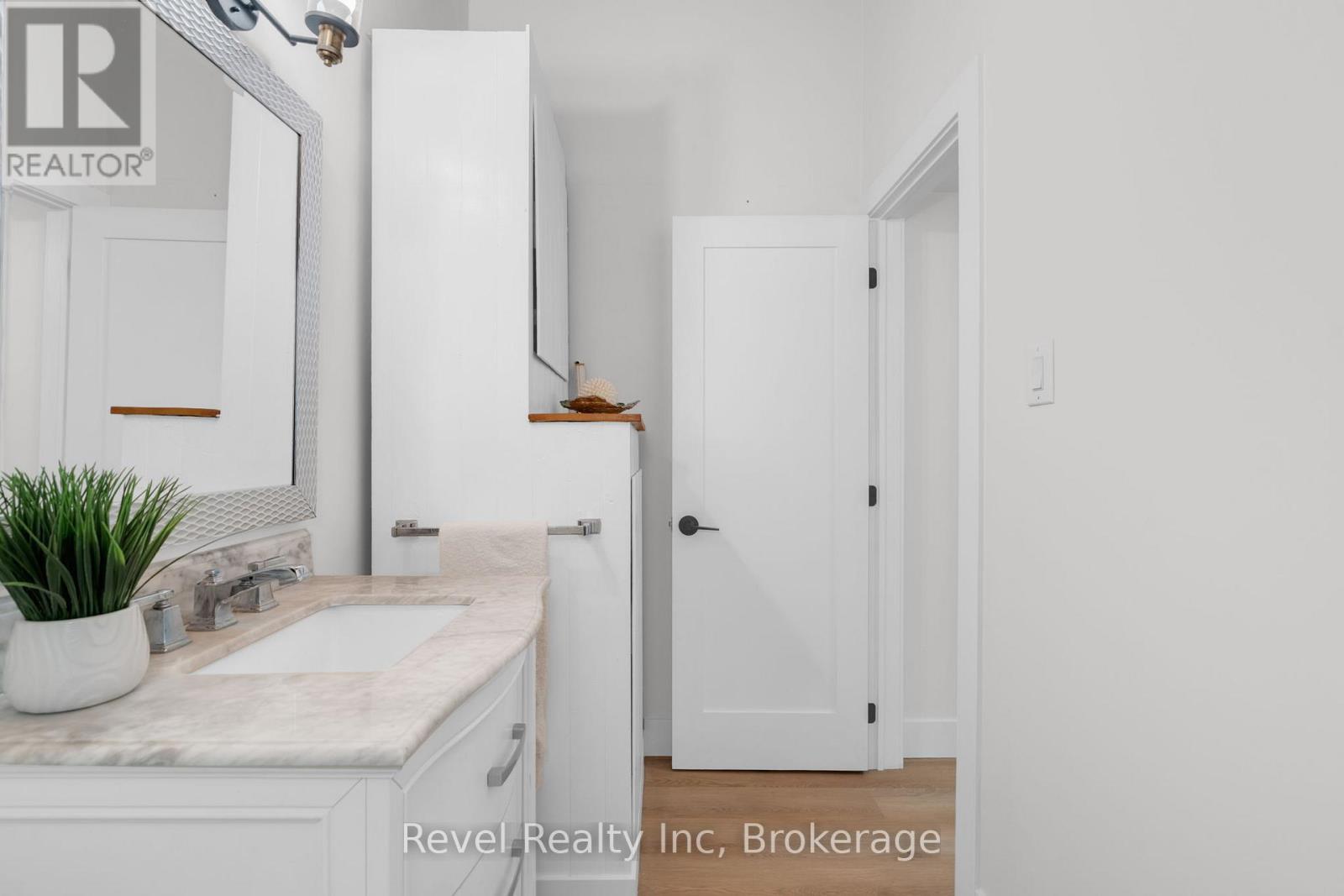 1204 Tiny Beaches Road N, Tiny, Ontario  L9M 0H7 - Photo 14 - S12219441
