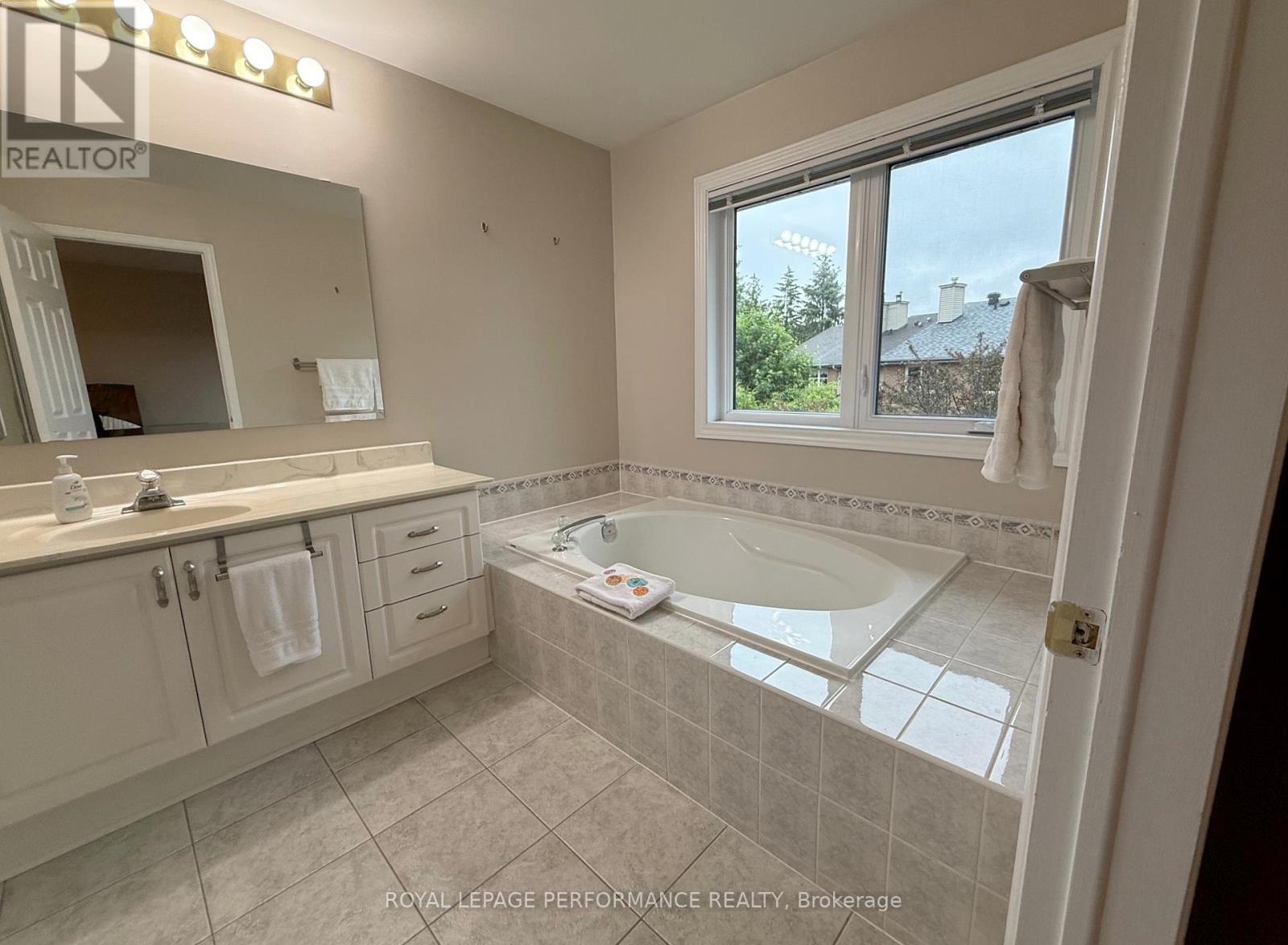118 Dunbarton Court, Ottawa, Ontario  K1K 4L6 - Photo 16 - X12215423