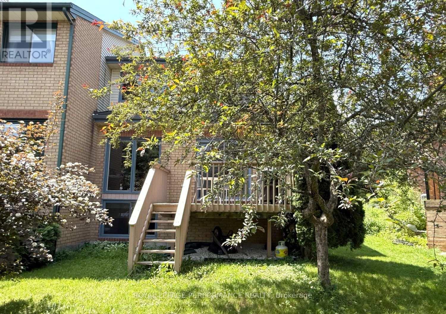 118 Dunbarton Court, Ottawa, Ontario  K1K 4L6 - Photo 10 - X12215423