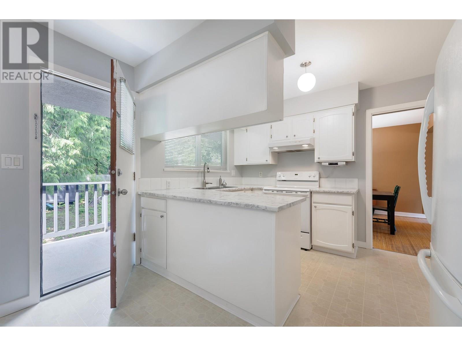 645 Mccartney Close, North Vancouver, British Columbia  V7H 2H1 - Photo 11 - R3015257