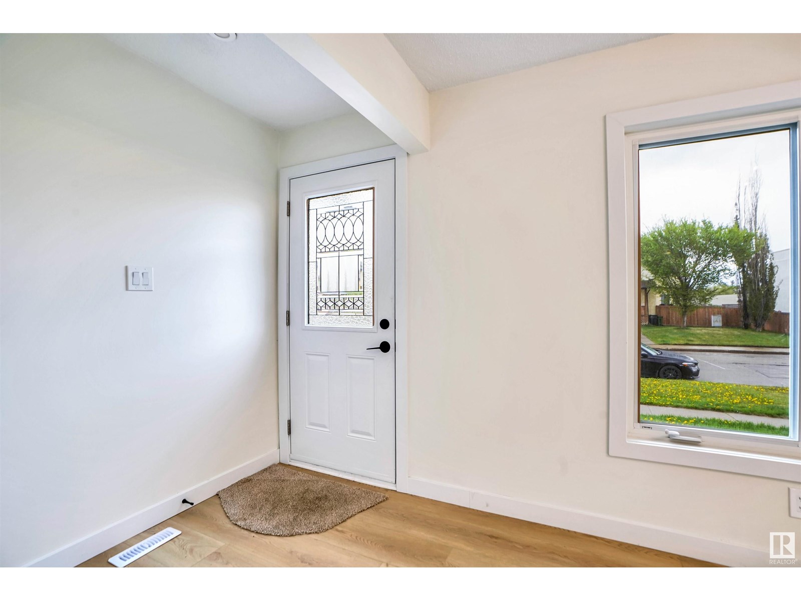 Property at 3806 85 ST NW image 2