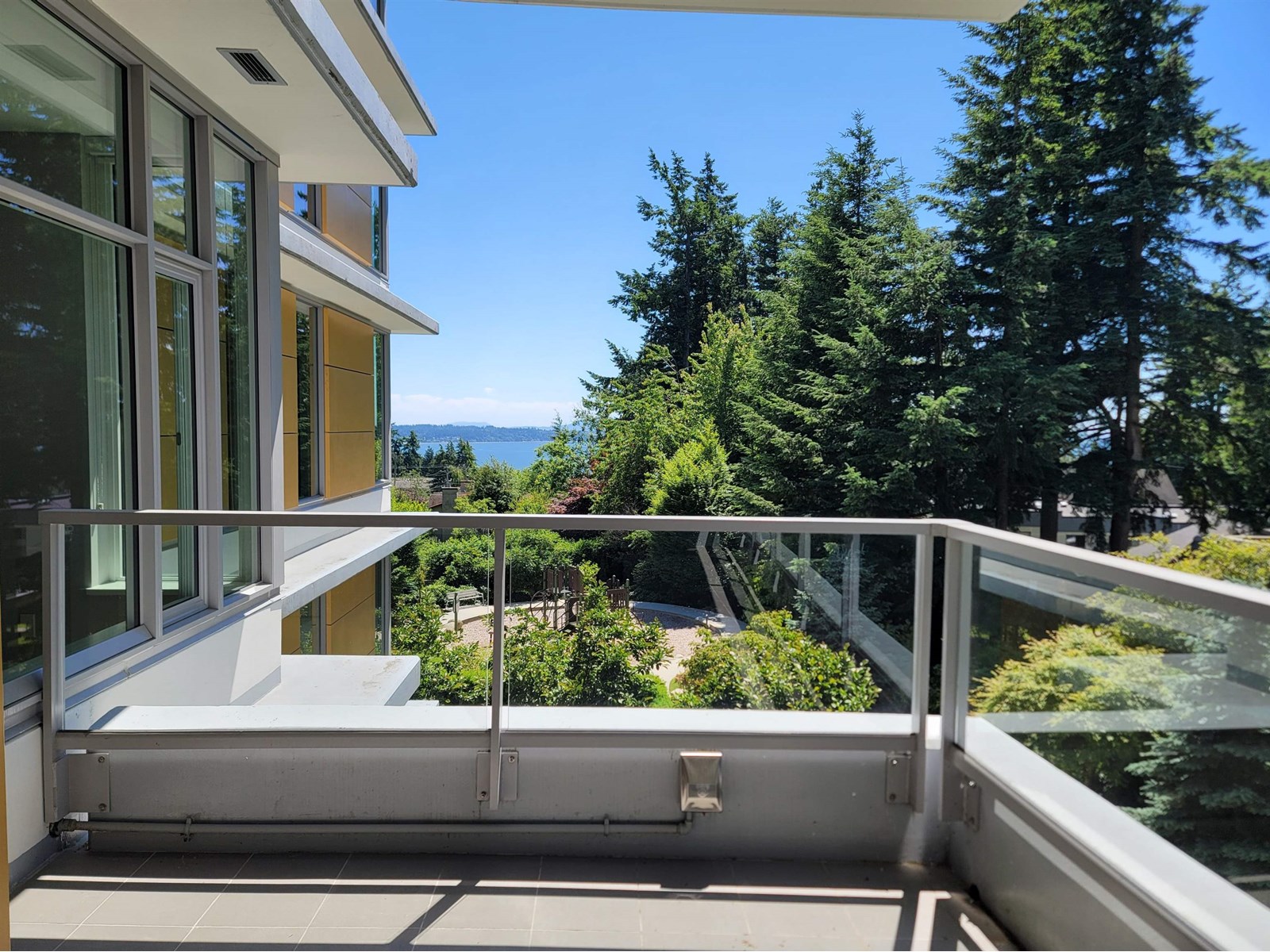 305 1501 Vidal Street, White Rock, British Columbia  V4B 0B5 - Photo 11 - R3015005