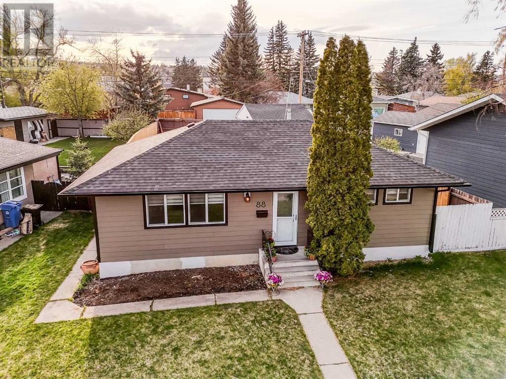 Property at 88 Glenpatrick Drive SW image 4