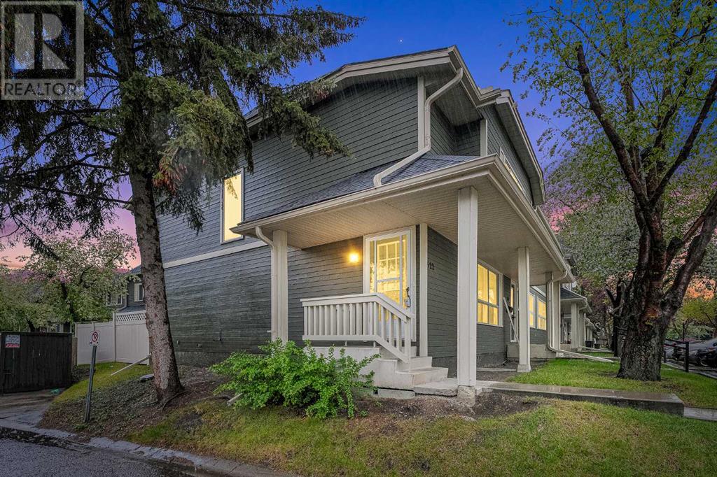 Property at 522 Queenston Gardens SE image 2