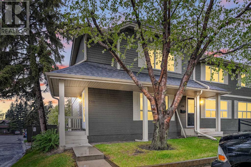 Property at 522 Queenston Gardens SE image 1