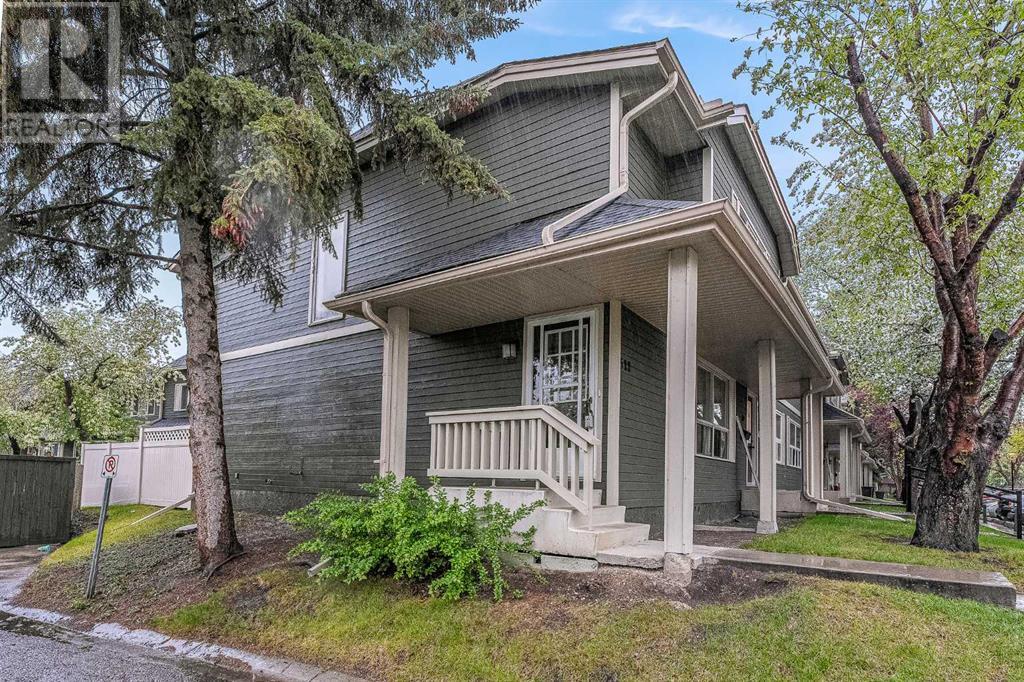 Property at 522 Queenston Gardens SE image 4