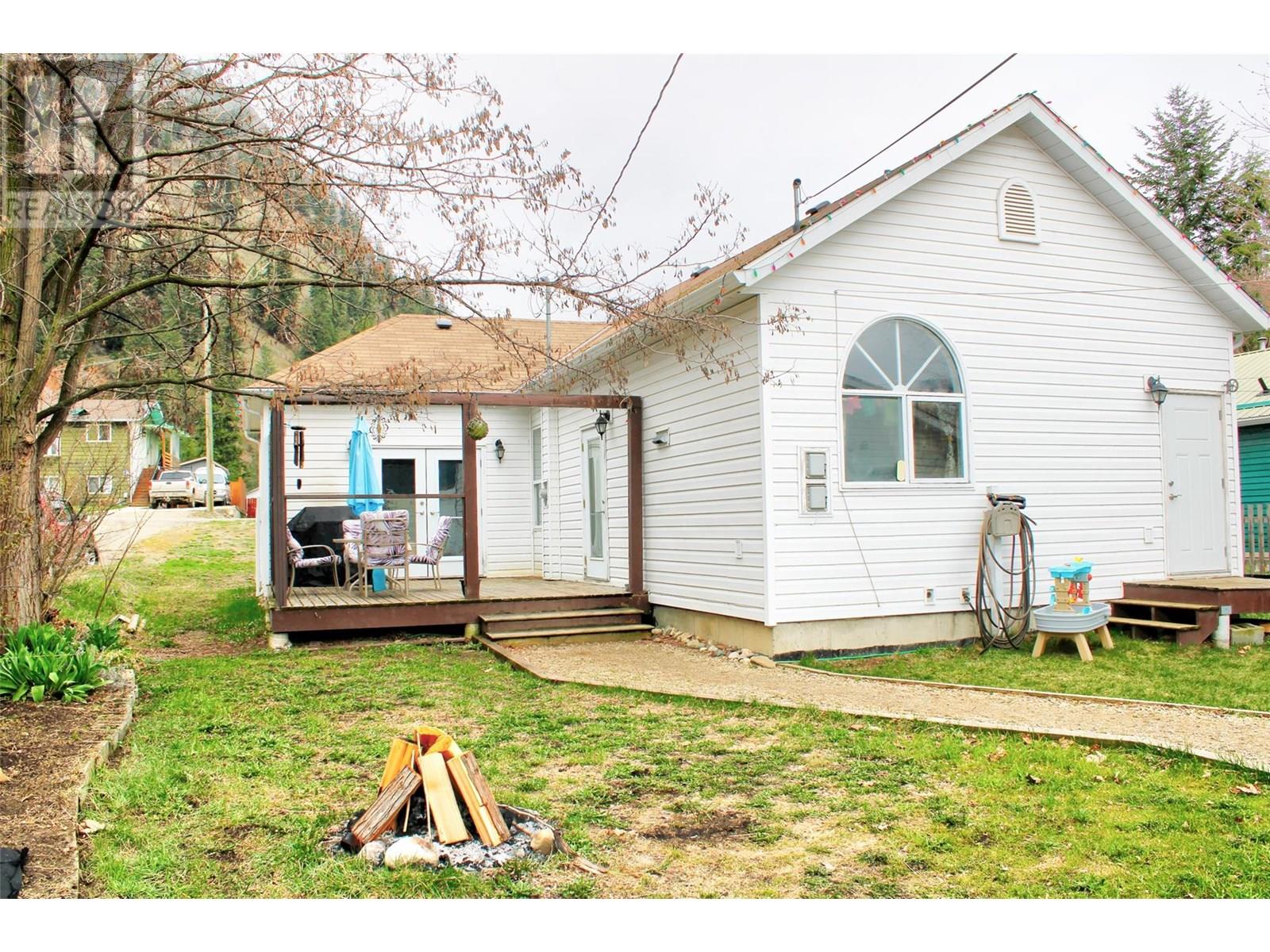 Property at 1142 Thompson Avenue image 1