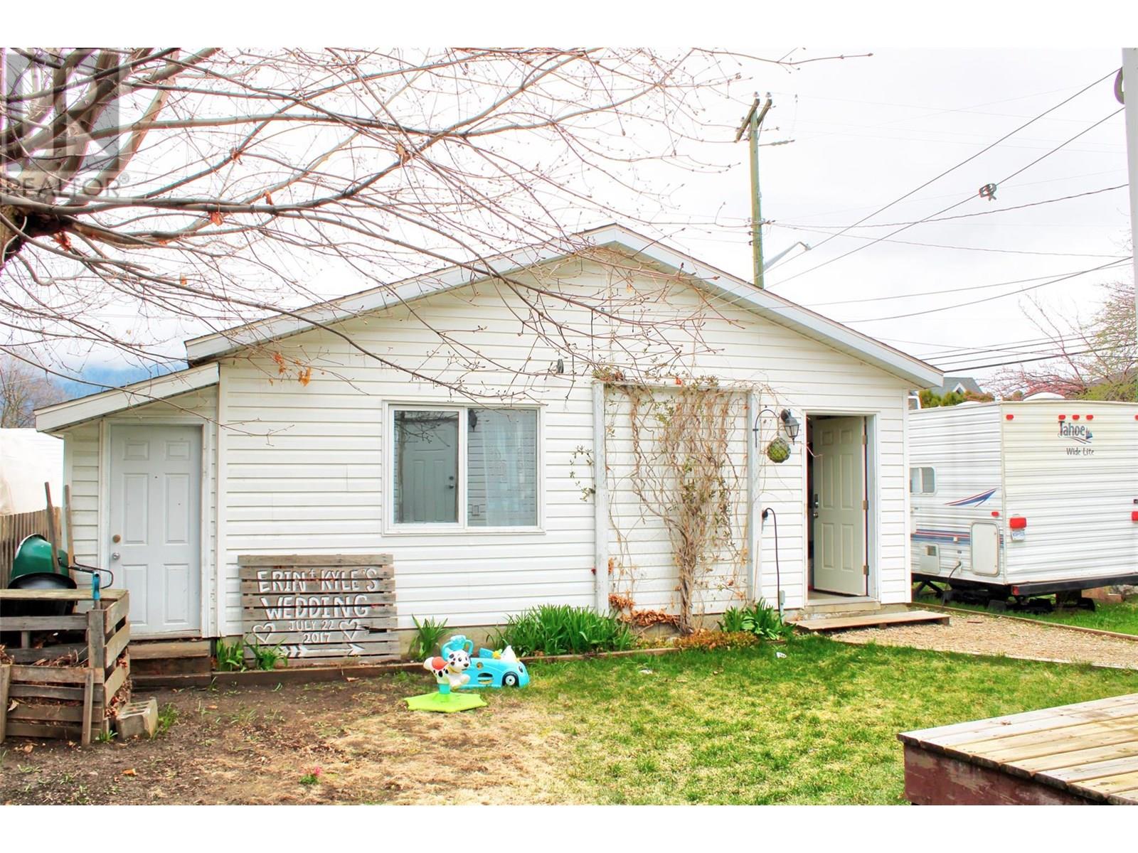 Property at 1142 Thompson Avenue image 2