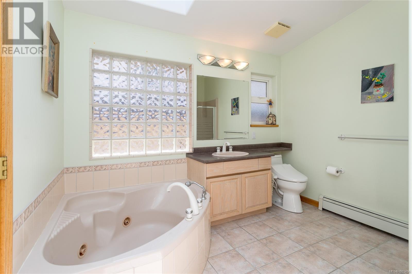 4405 Moonlight Lane, Saanich, British Columbia  V8N 6K7 - Photo 12 - 1003406