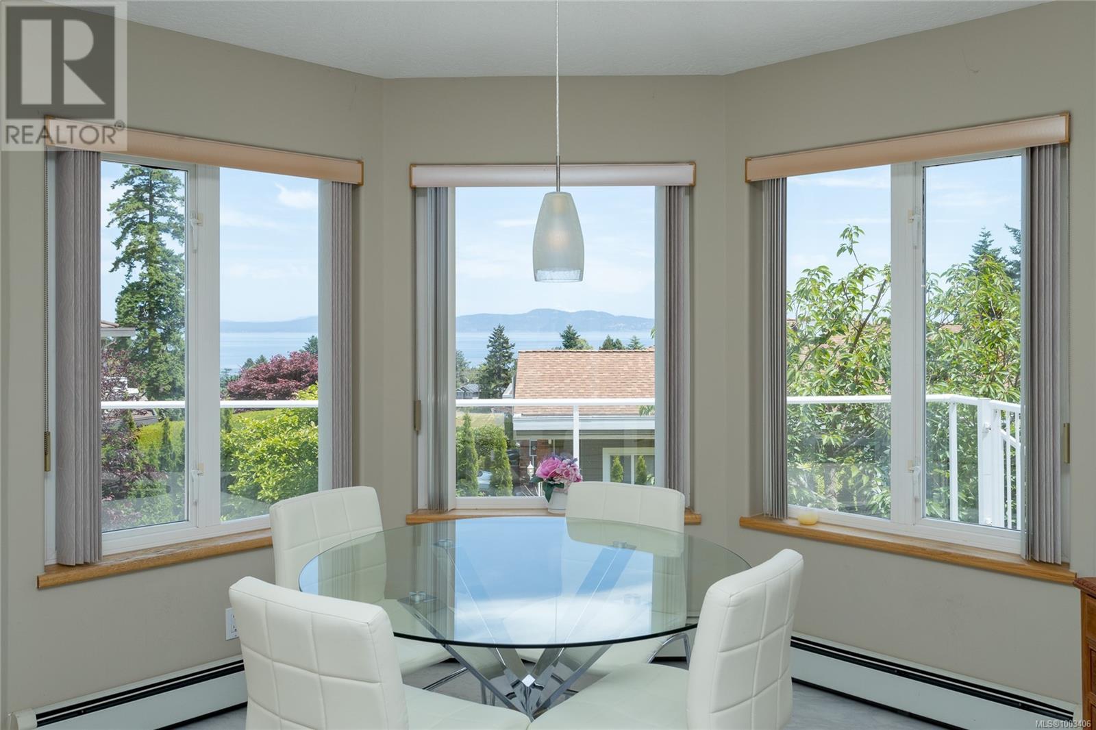 4405 Moonlight Lane, Saanich, British Columbia  V8N 6K7 - Photo 9 - 1003406