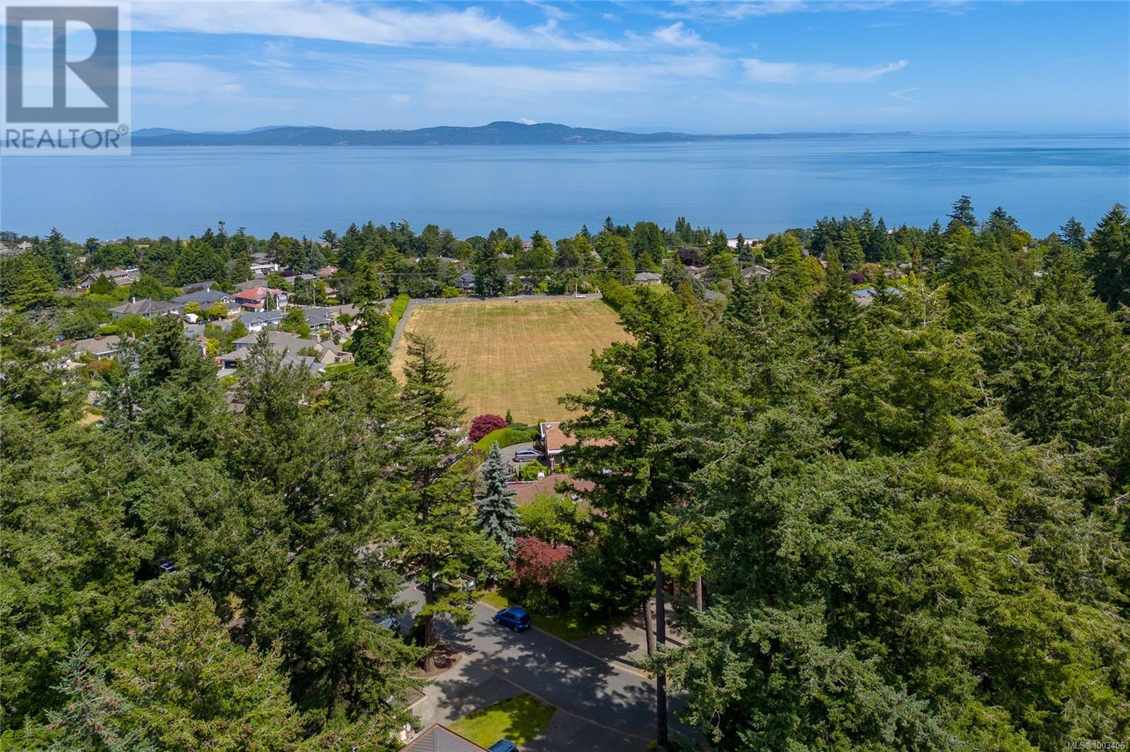 4405 Moonlight Lane, Saanich, British Columbia  V8N 6K7 - Photo 32 - 1003406