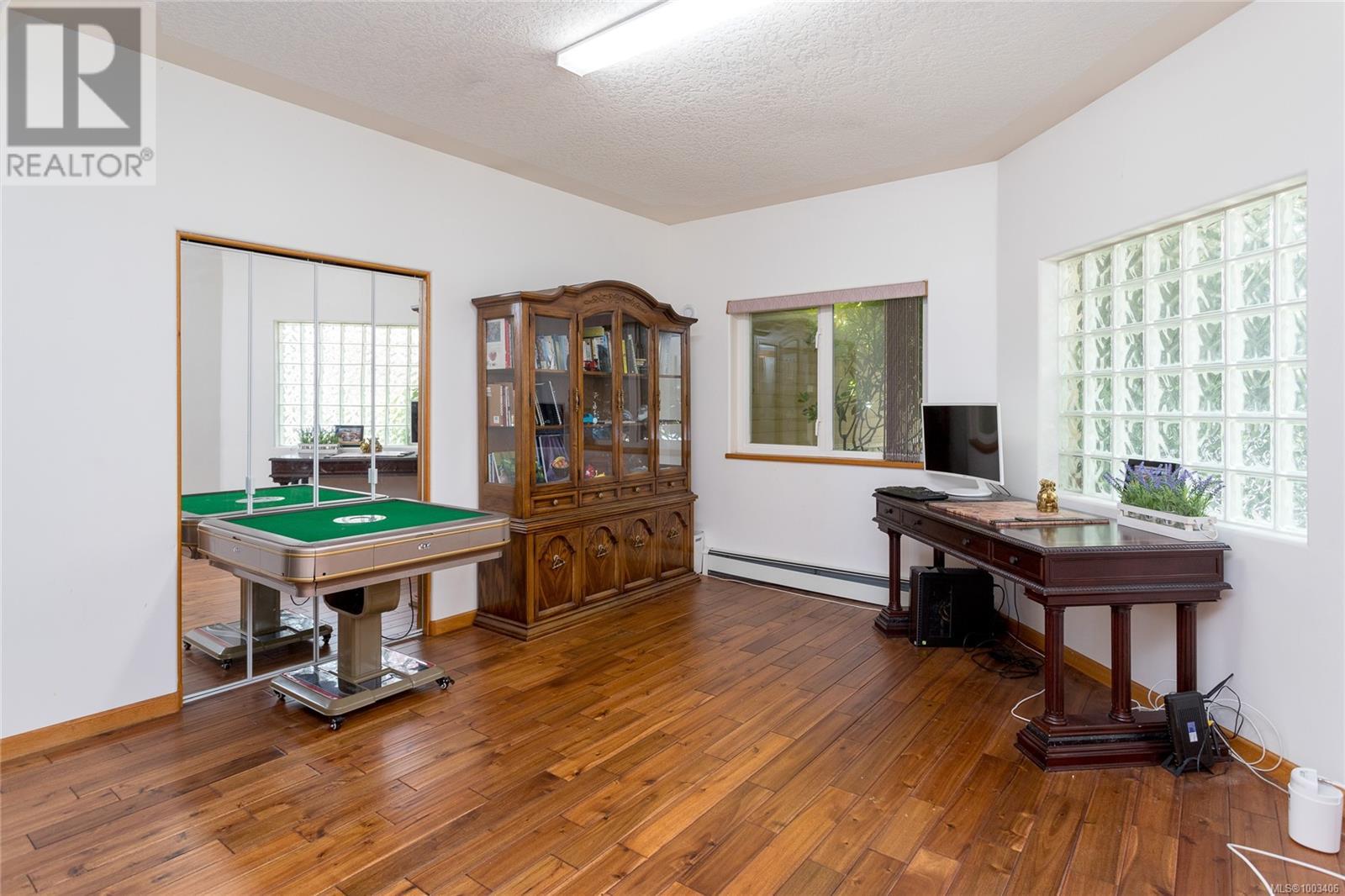 4405 Moonlight Lane, Saanich, British Columbia  V8N 6K7 - Photo 15 - 1003406