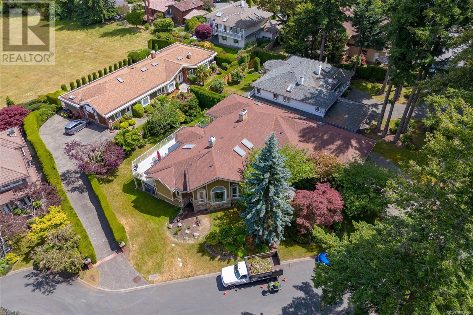 4405 Moonlight Lane, Saanich, British Columbia  V8N 6K7 - Photo 33 - 1003406