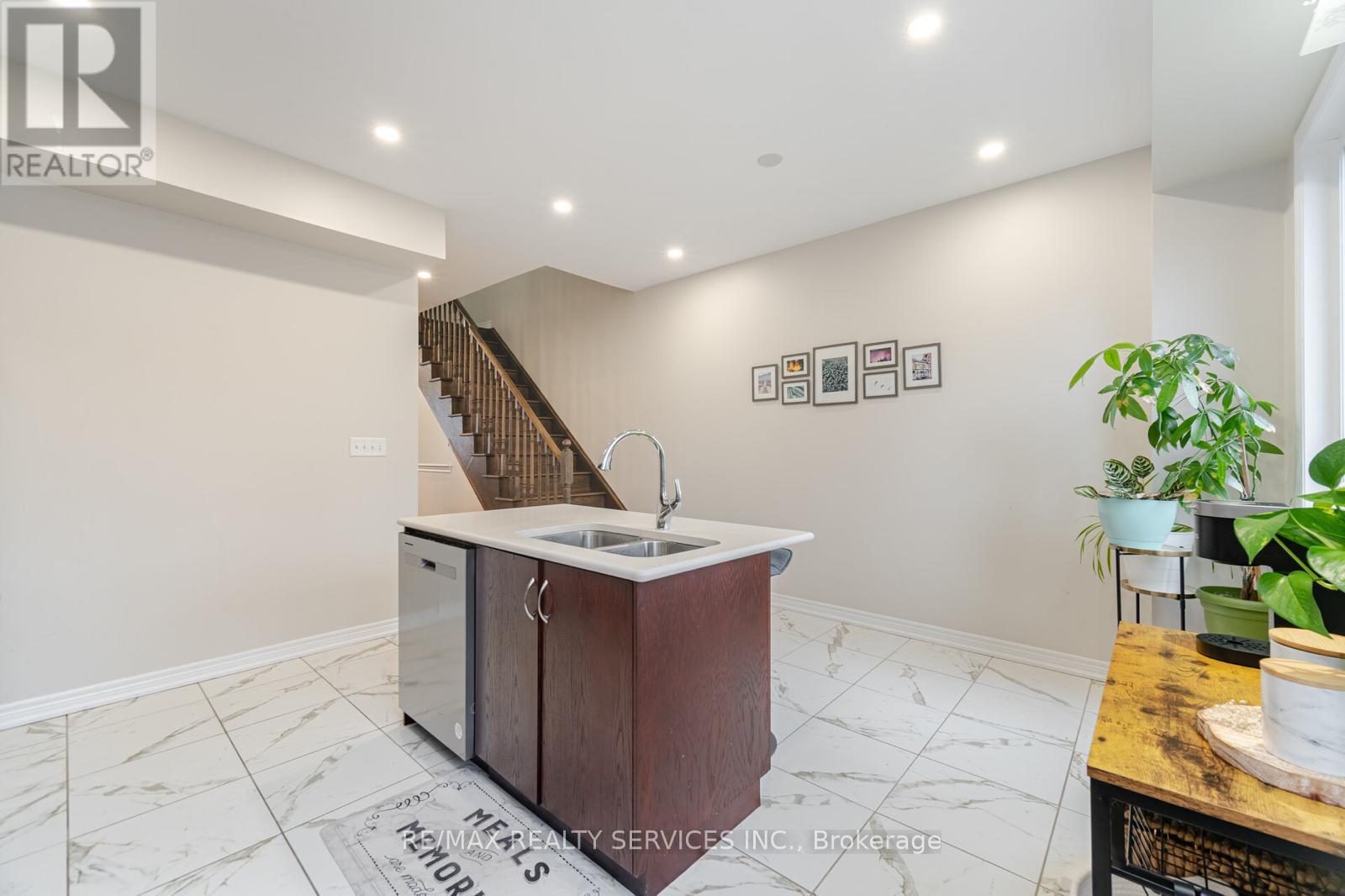 1410 Granrock Crescent, Mississauga, Ontario  L5V 0E1 - Photo 7 - W12218586