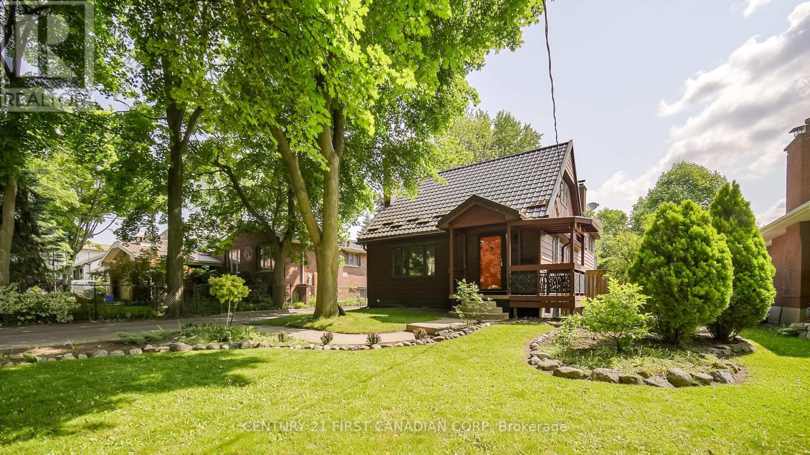 904 WILLOW DRIVE, london south (south y), Ontario