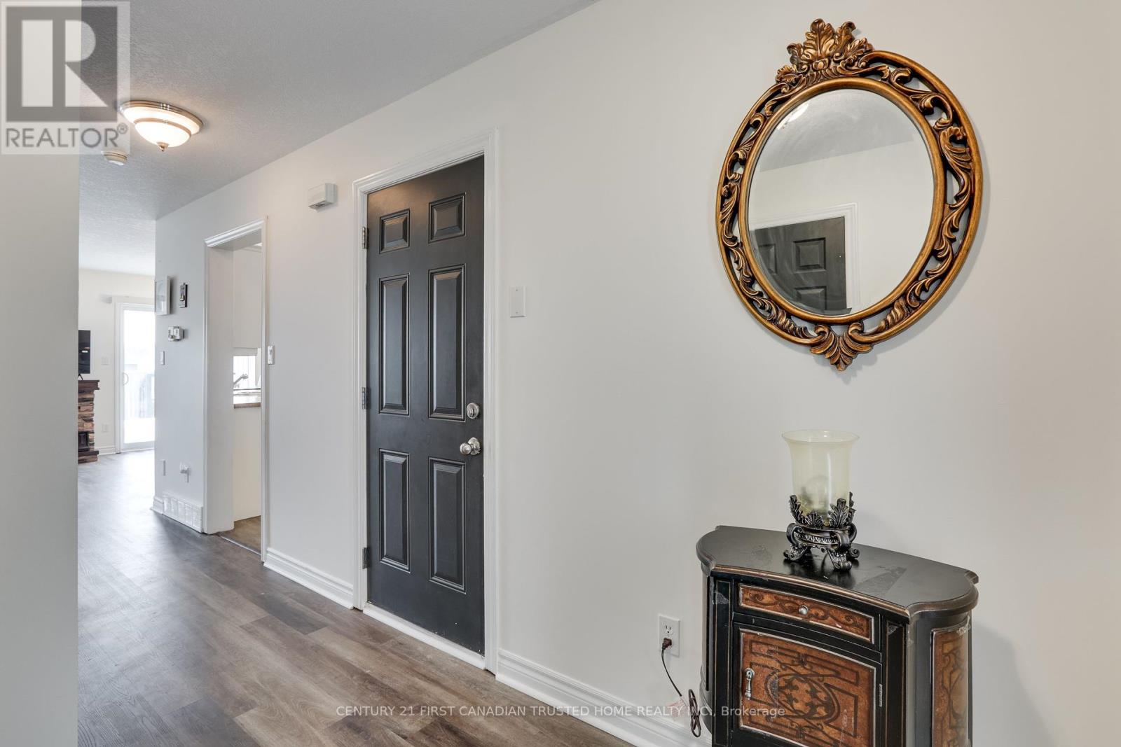 26 Peach Tree Boulevard, St. Thomas, Ontario  N5R 0B3 - Photo 3 - X12219579
