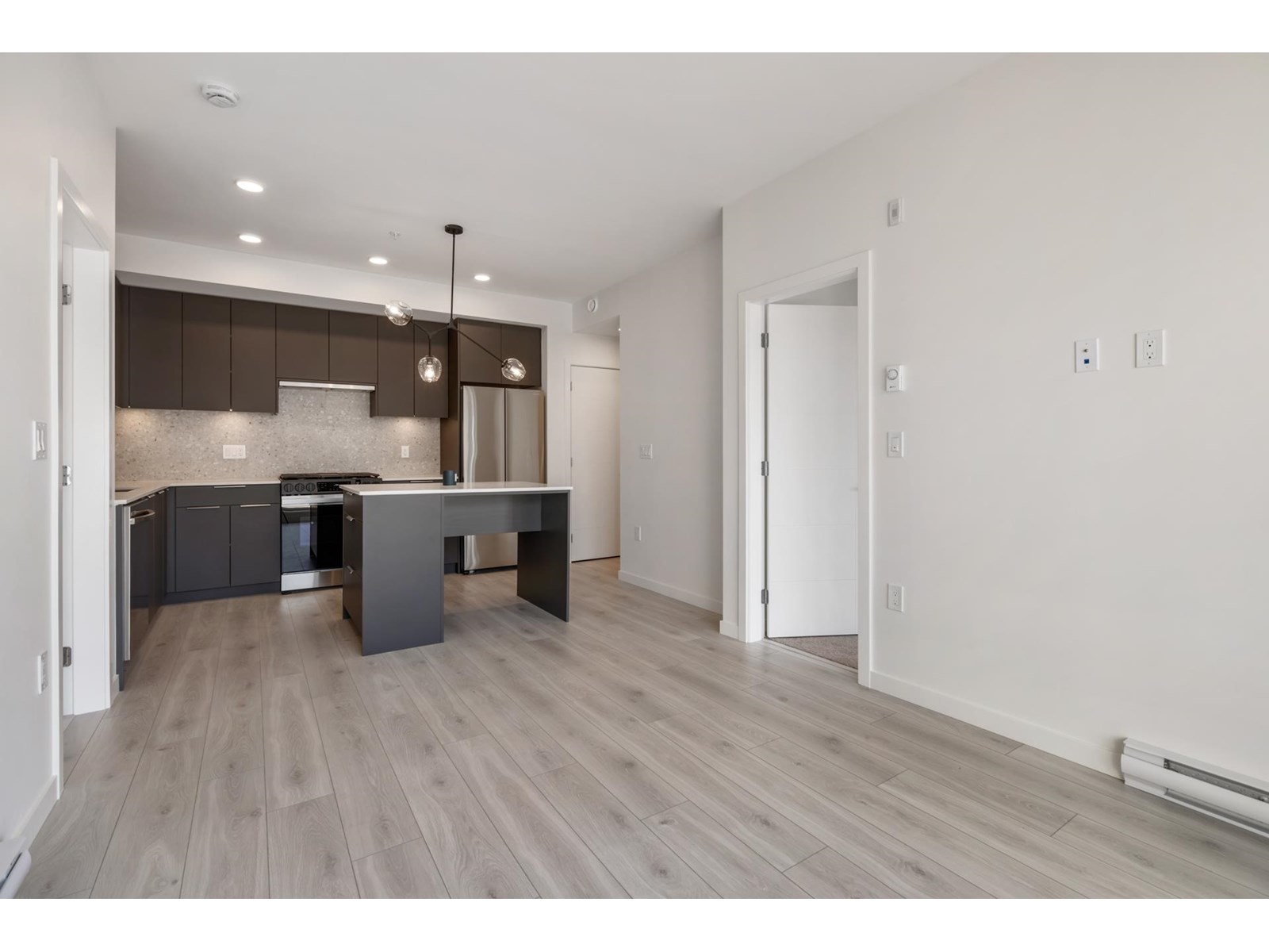 521 7936 206 Street, Langley, British Columbia  V2Y 3X8 - Photo 9 - R3014541