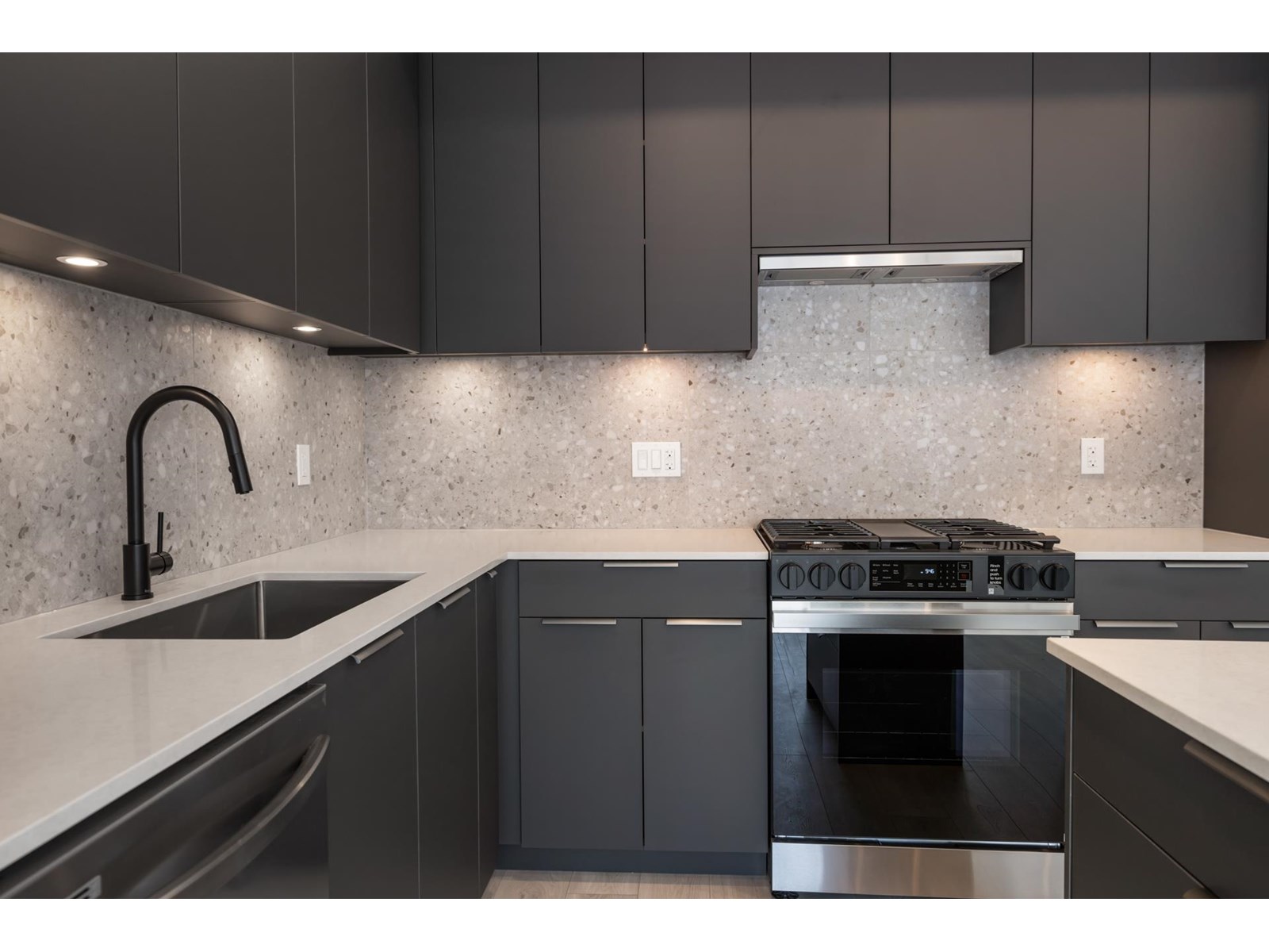 521 7936 206 Street, Langley, British Columbia  V2Y 3X8 - Photo 15 - R3014541