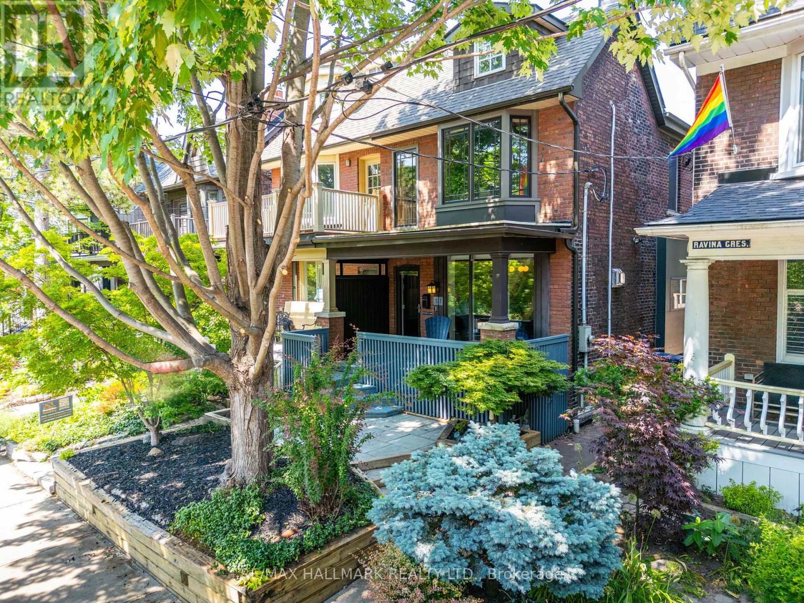 <div class="slider-price">$1,499,000</div><p>57 Ravina Crescent, Toronto, Ontario</p>