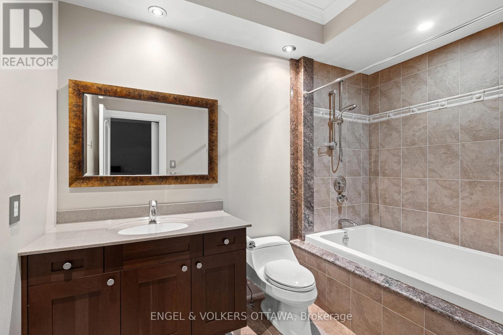 5800 Queenscourt Crescent, Ottawa, Ontario  K4M 1K3 - Photo 25 - X12219469