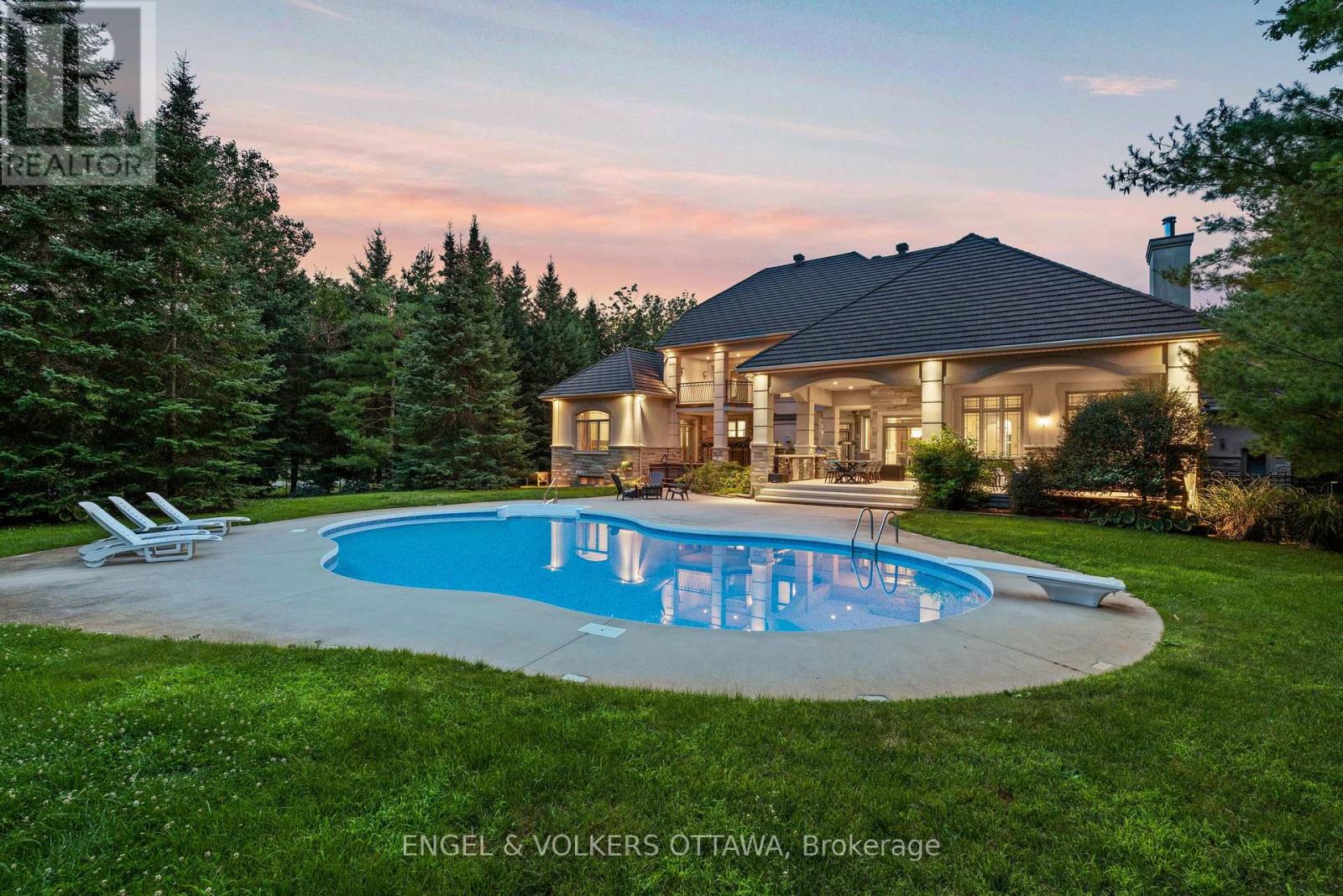5800 Queenscourt Crescent, Ottawa, Ontario  K4M 1K3 - Photo 37 - X12219469