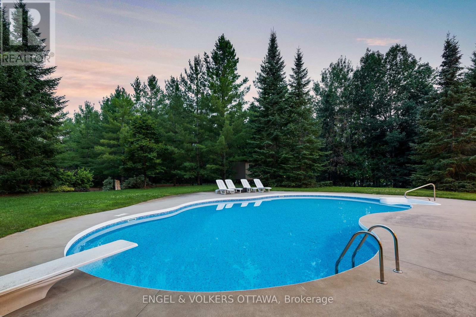 5800 Queenscourt Crescent, Ottawa, Ontario  K4M 1K3 - Photo 38 - X12219469