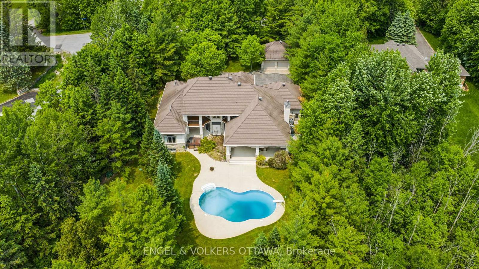 5800 Queenscourt Crescent, Ottawa, Ontario  K4M 1K3 - Photo 41 - X12219469