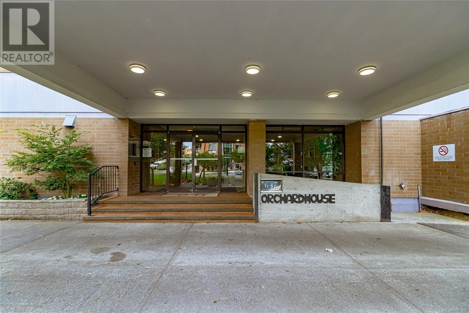Property at 1106 647 Michigan St image 3