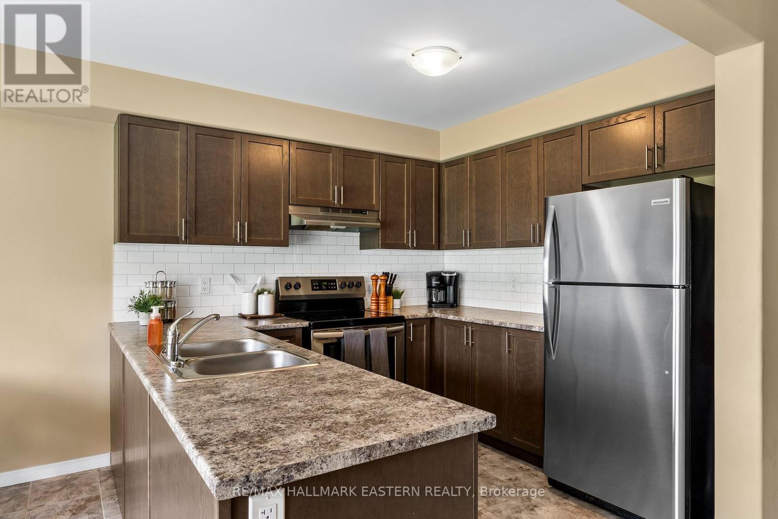1649 Hetherington Drive, Peterborough North, Ontario  K9L 0G6 - Photo 6 - X12217297