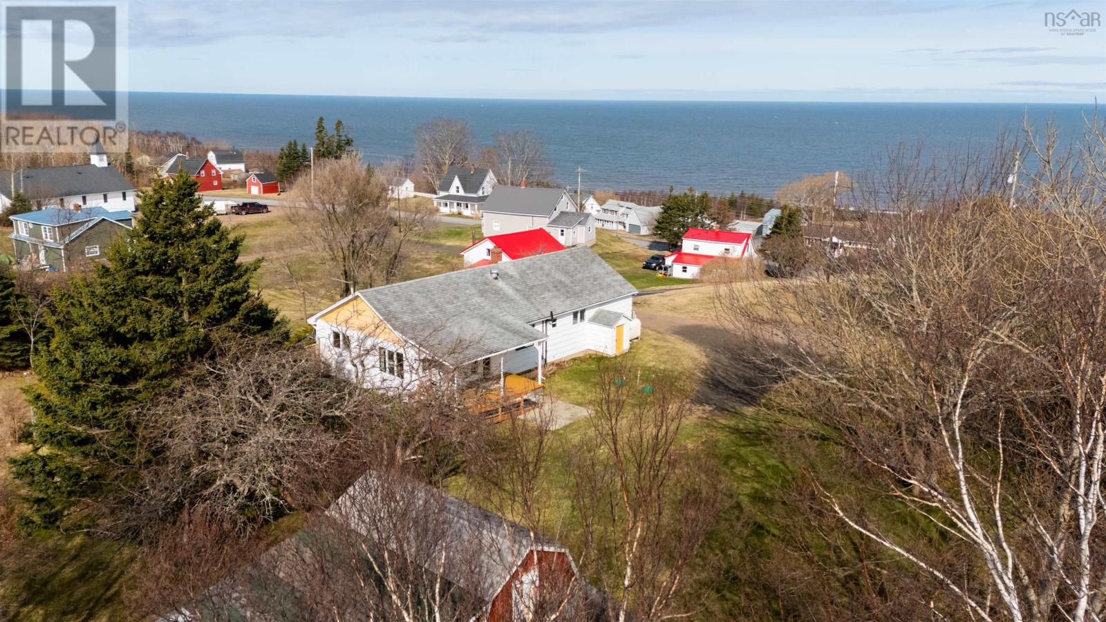 Property at 3712 Shore Road W image 4