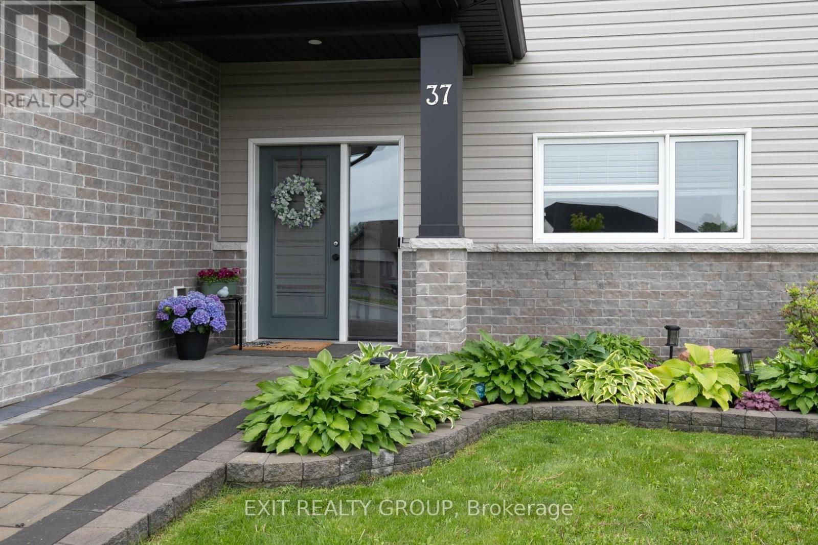 37 CALEB CRESCENT, Quinte West, Ontario