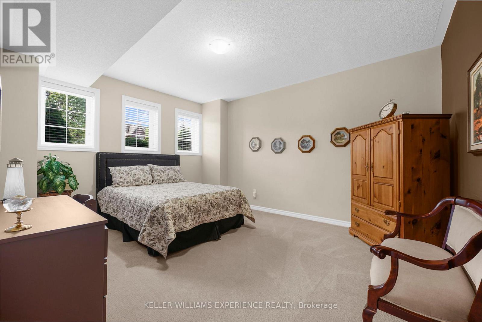 40 Collier Crescent, Essa, Ontario  L3W 0M6 - Photo 24 - N12219311