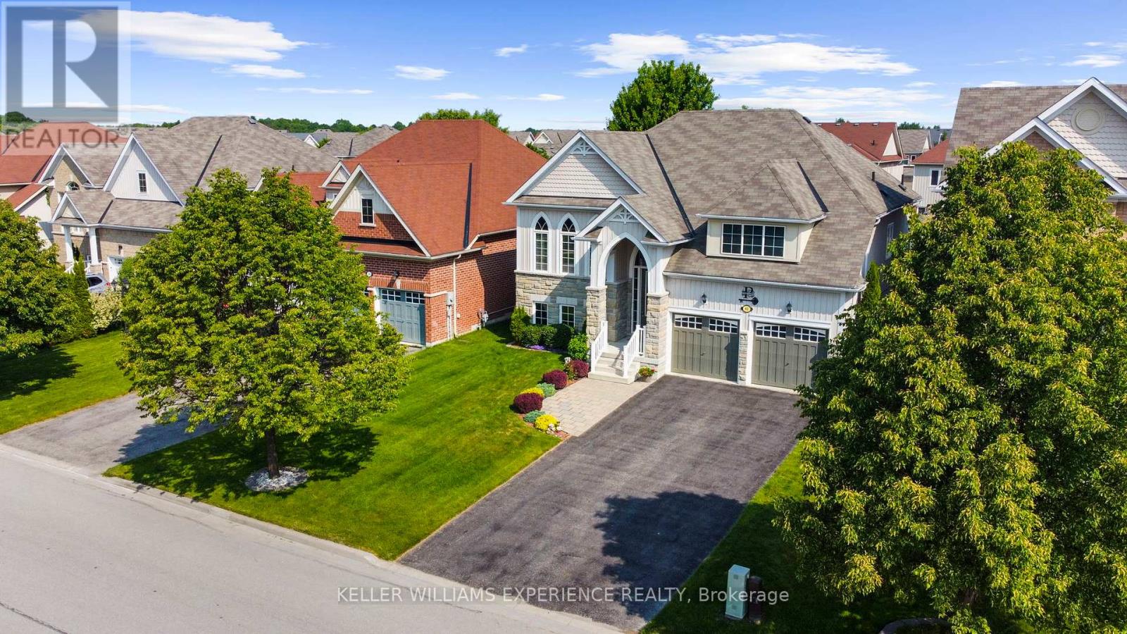 40 Collier Crescent, Essa, Ontario  L3W 0M6 - Photo 3 - N12219311