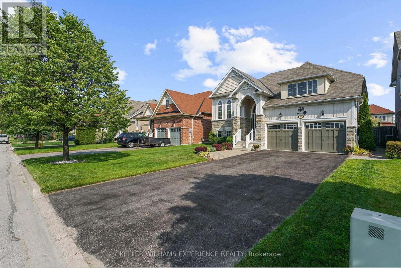 40 Collier Crescent, Essa, Ontario  L3W 0M6 - Photo 4 - N12219311