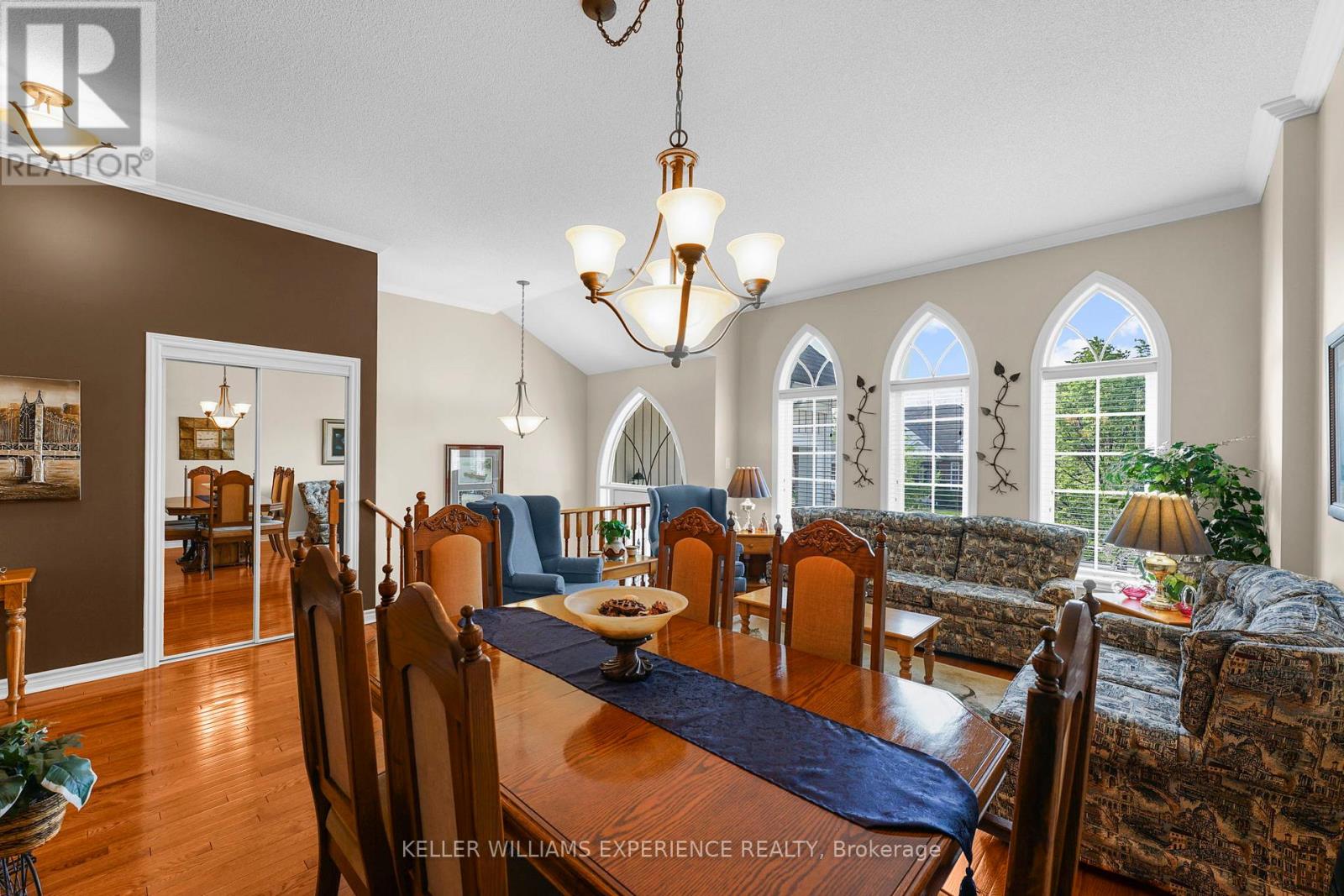 40 Collier Crescent, Essa, Ontario  L3W 0M6 - Photo 8 - N12219311