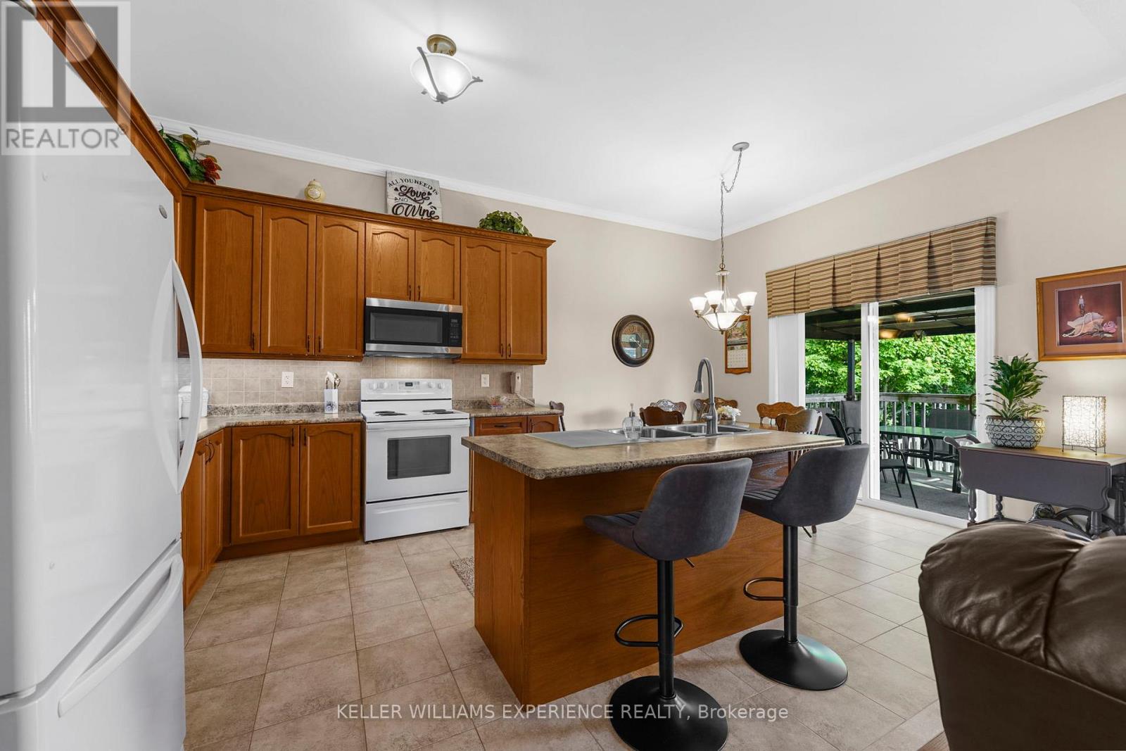 40 Collier Crescent, Essa, Ontario  L3W 0M6 - Photo 19 - N12219311