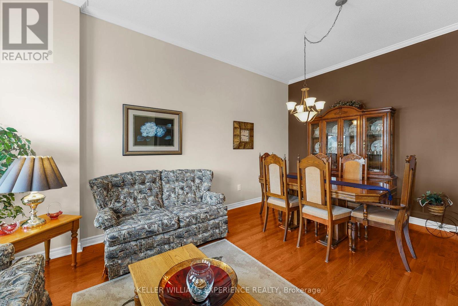 40 Collier Crescent, Essa, Ontario  L3W 0M6 - Photo 9 - N12219311